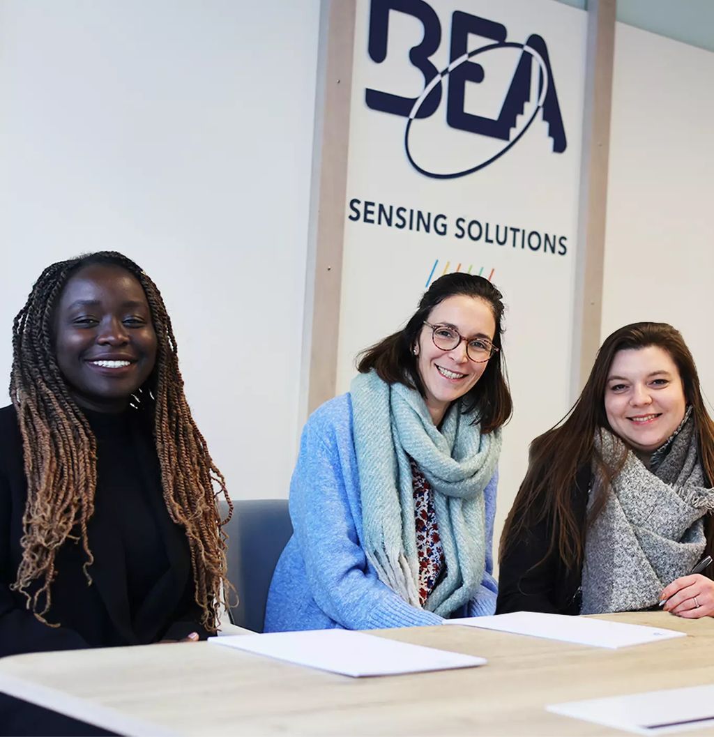 Contact our HR team!